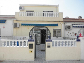 Gezellige ruime woning, twee verdiepingen